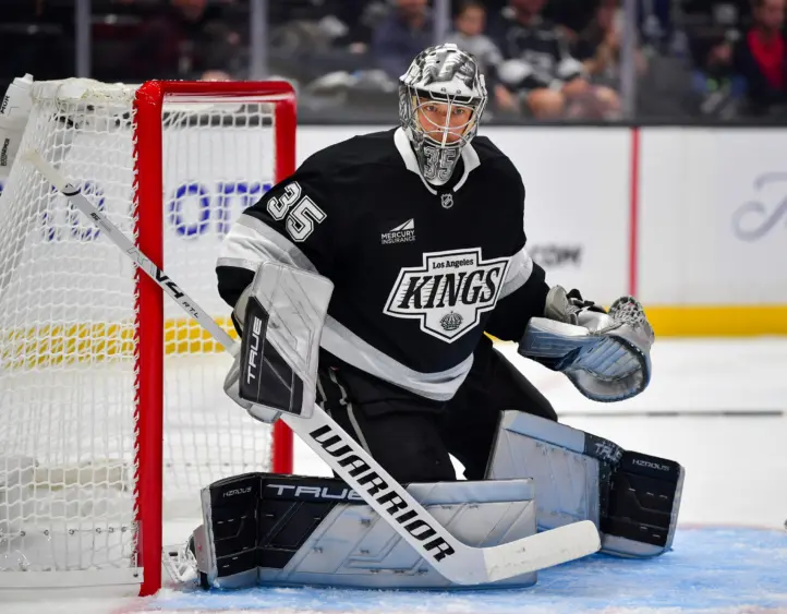 darcy-kuemper-scaled305343