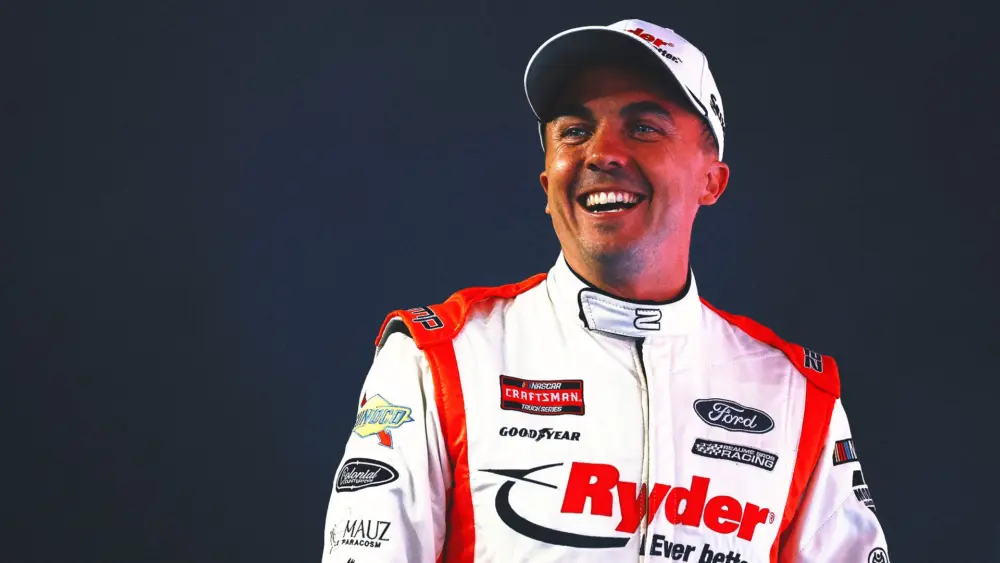 frankiemuniz_horizontal_returns-to-track330105