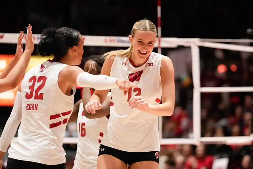 nebraska-vs-iowa-volleyball464838
