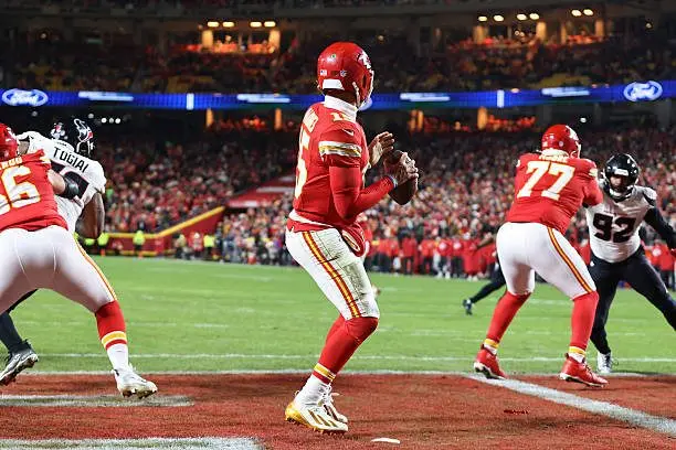 kansas-city-mo-kansas-city-chiefs-quarterback-patrick-mahomes-looks-to-throw-from-his-own-end868809