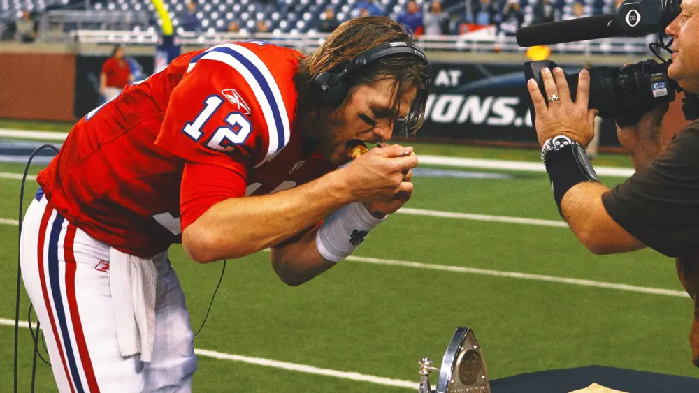 tom-brady-eating523443