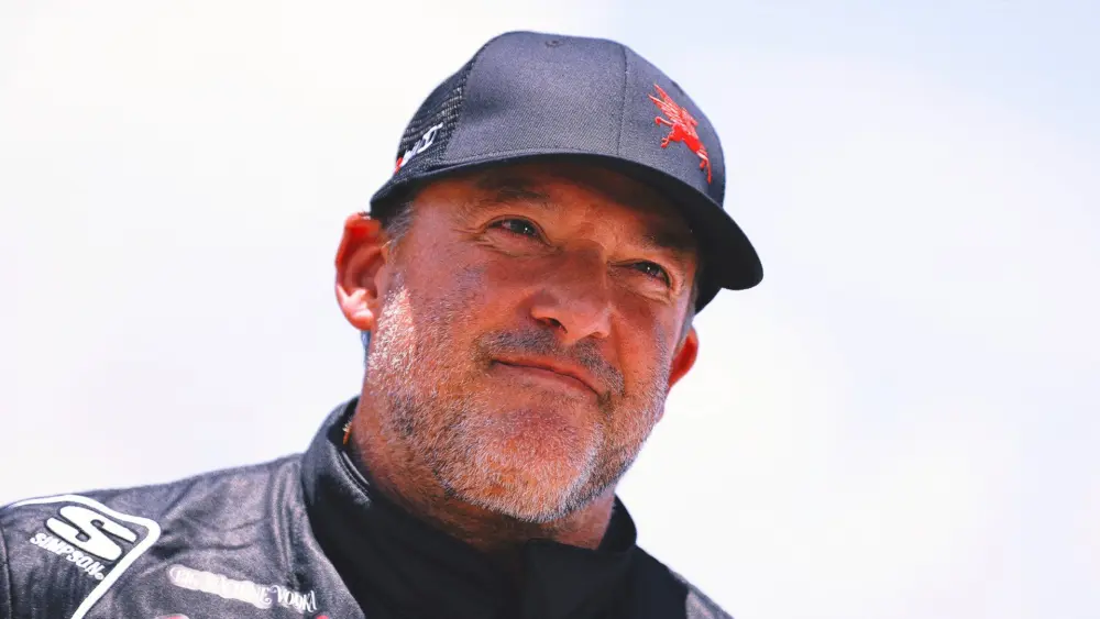 tonystewart_horizontal_return_to_truck_nascar210396