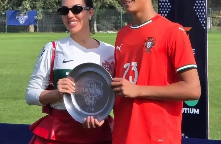 17622786236383911785