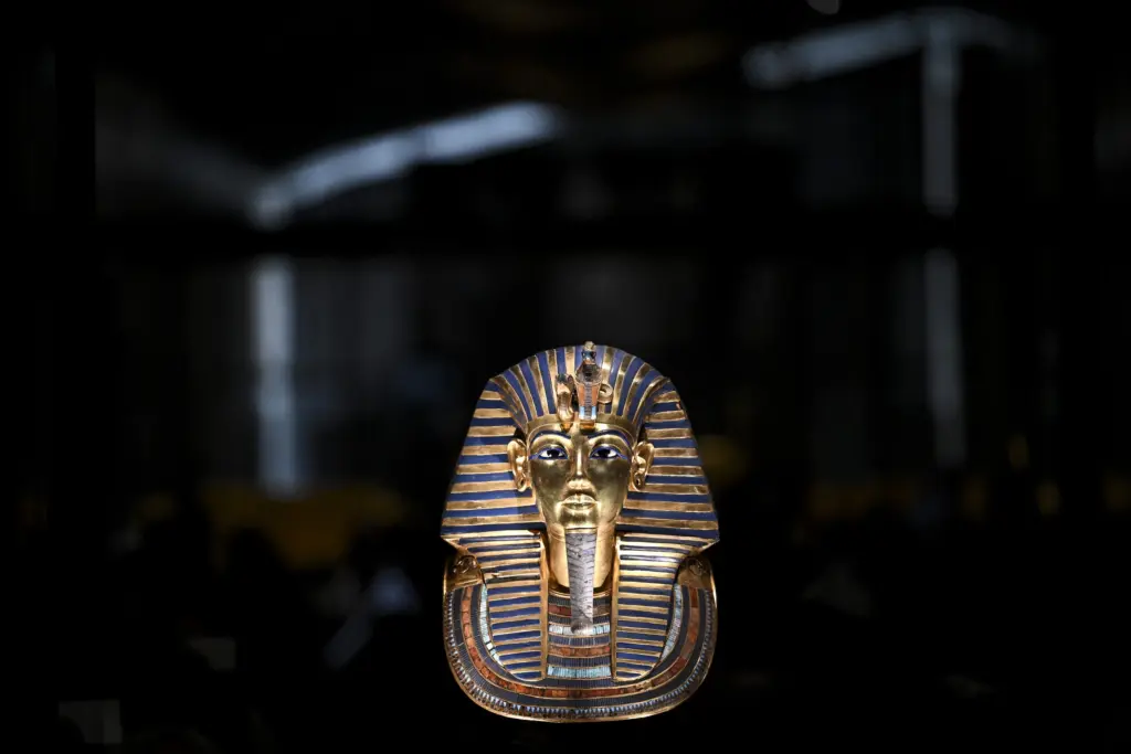 17624615994701310879