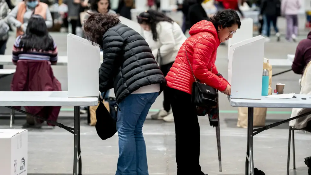 17633200976356904928