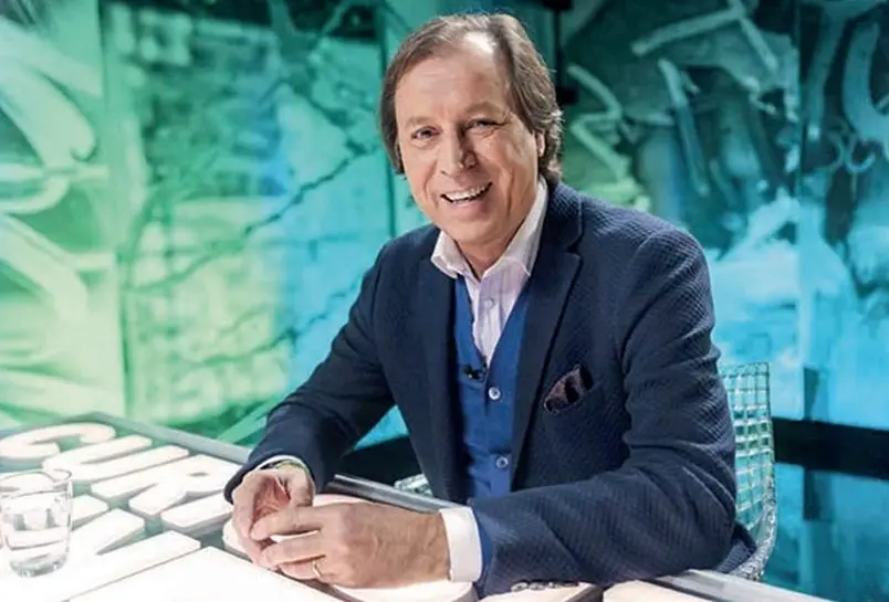 17657314389731677536