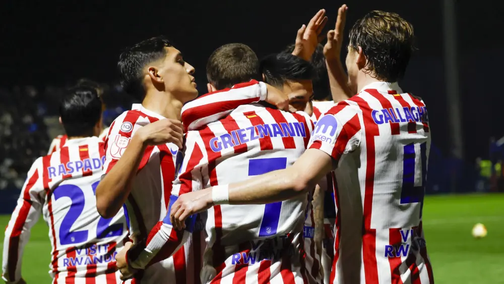 17659967368232183043