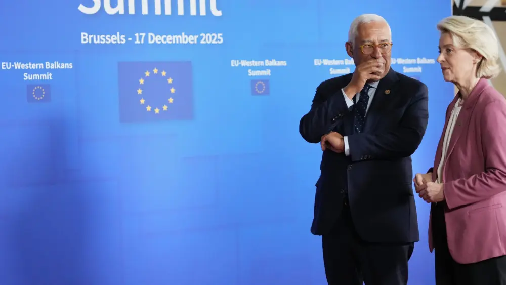 17660027178472742606