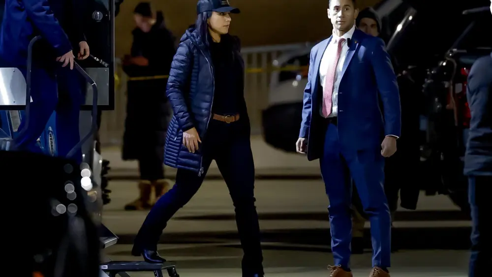 17696685439056172585