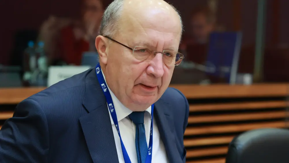 17711687394469386480