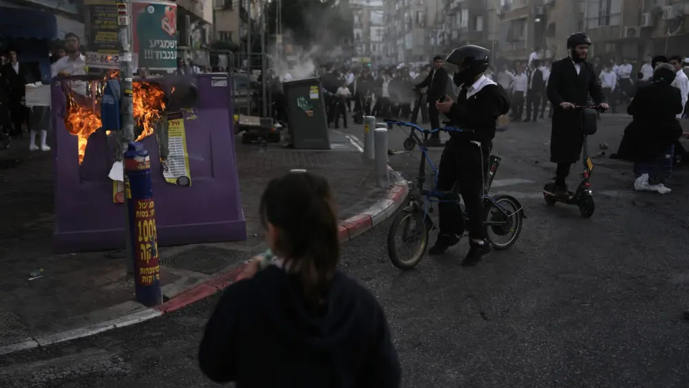 17711701572250791285