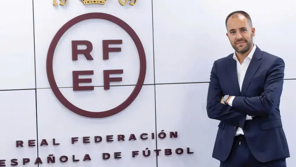 17719482021915717898