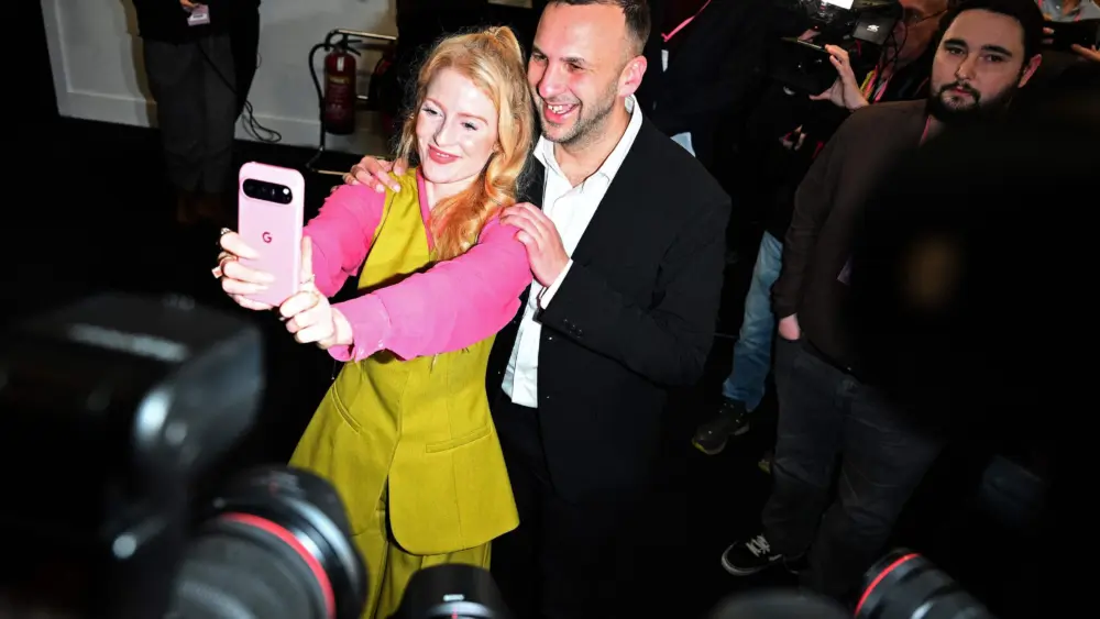 17722040692810410705