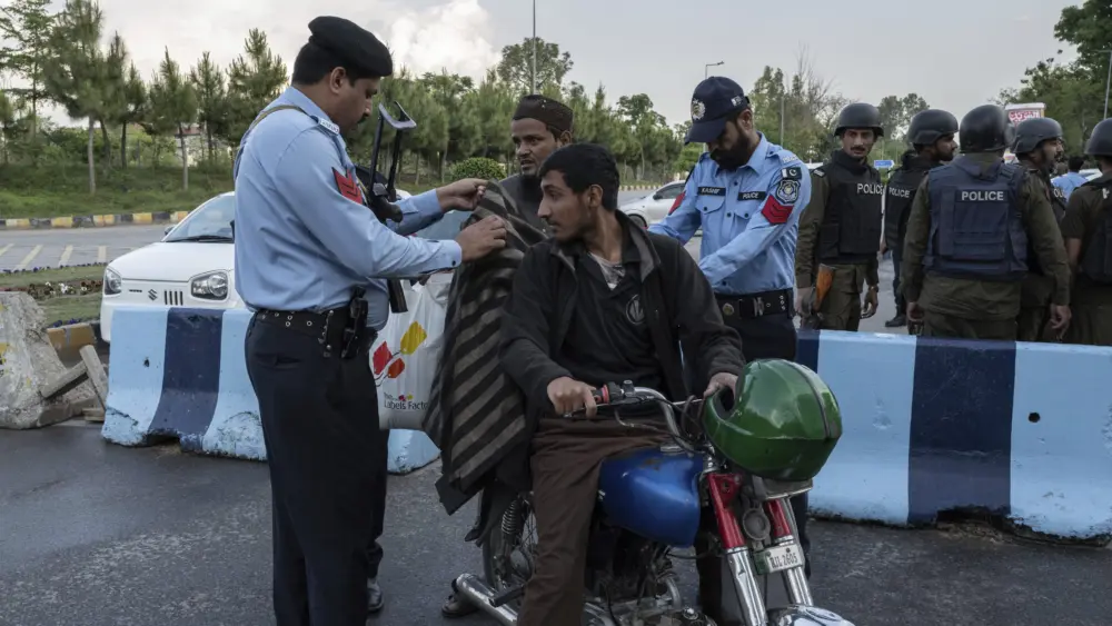 17757573692597676247