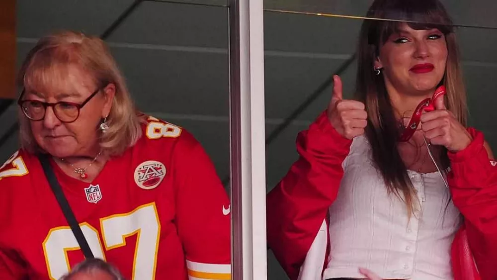 attachment-travis-kelce-mom-taylor-swift