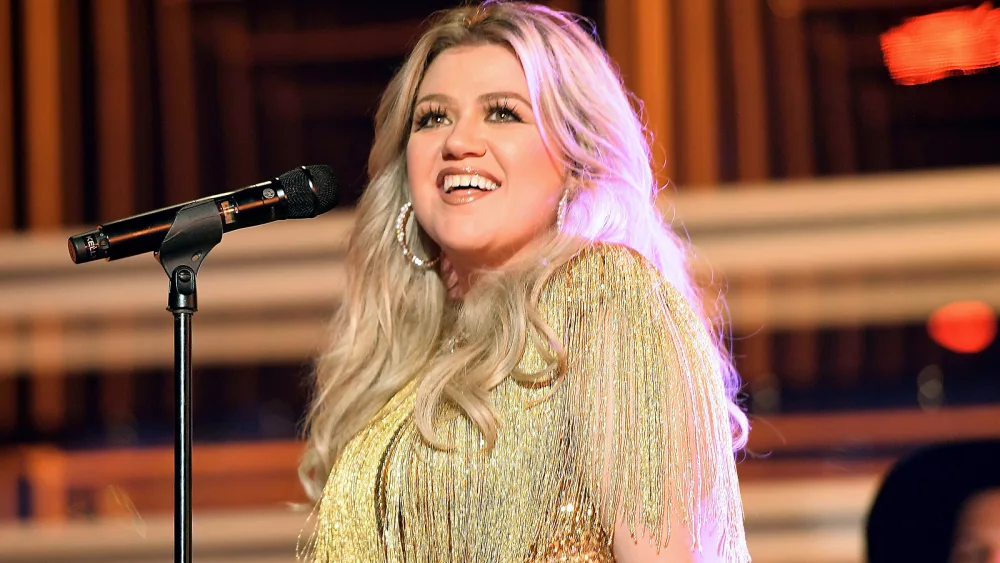 attachment-kelly-clarkson-christmas-in-rockefeller-center-2023
