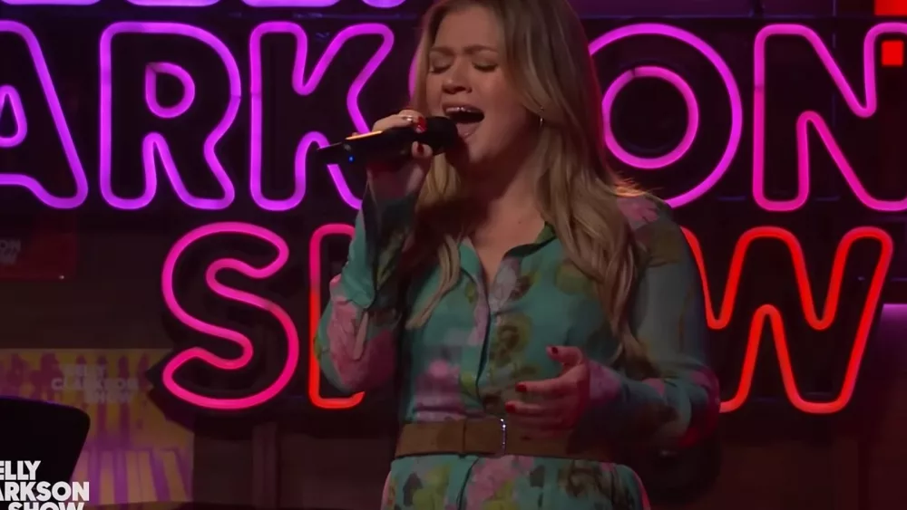 attachment-kelly-clarkson-eagles-desperado-cover