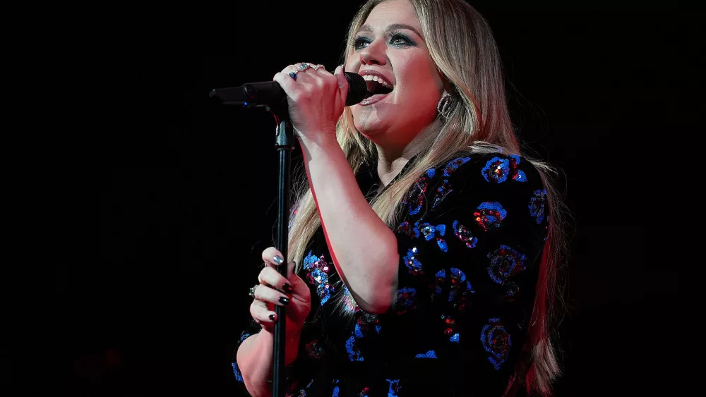 attachment-kellyclarkson6