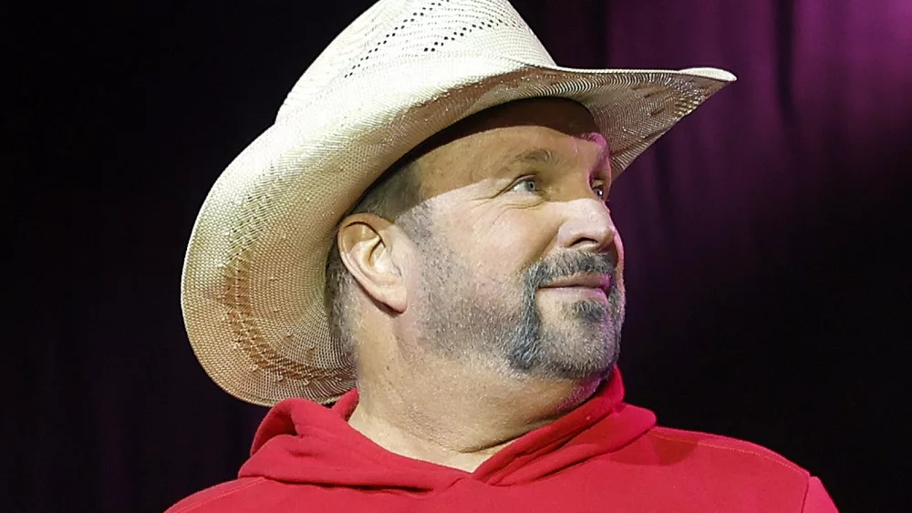 attachment-garth-brooks-bar-opens