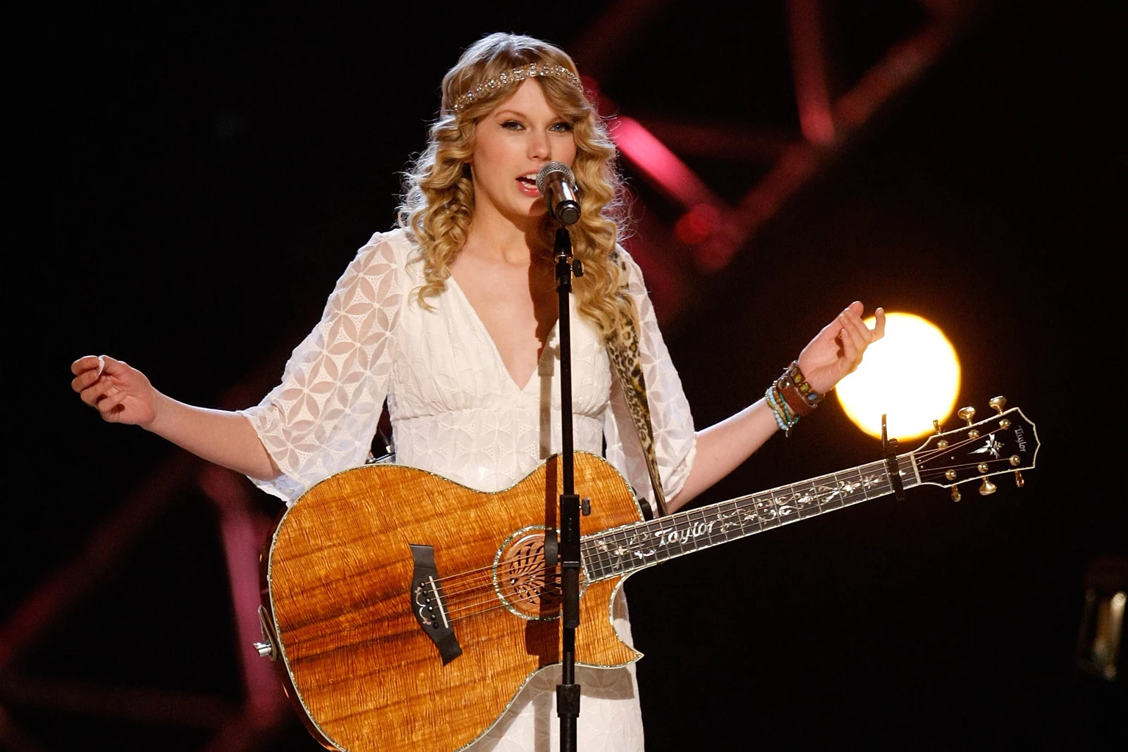 attachment-taylor-swift-fearless-tour-2009