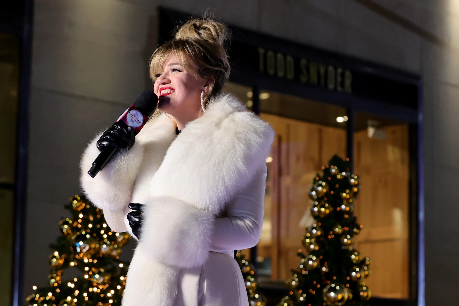 attachment-kellyclarkson-4