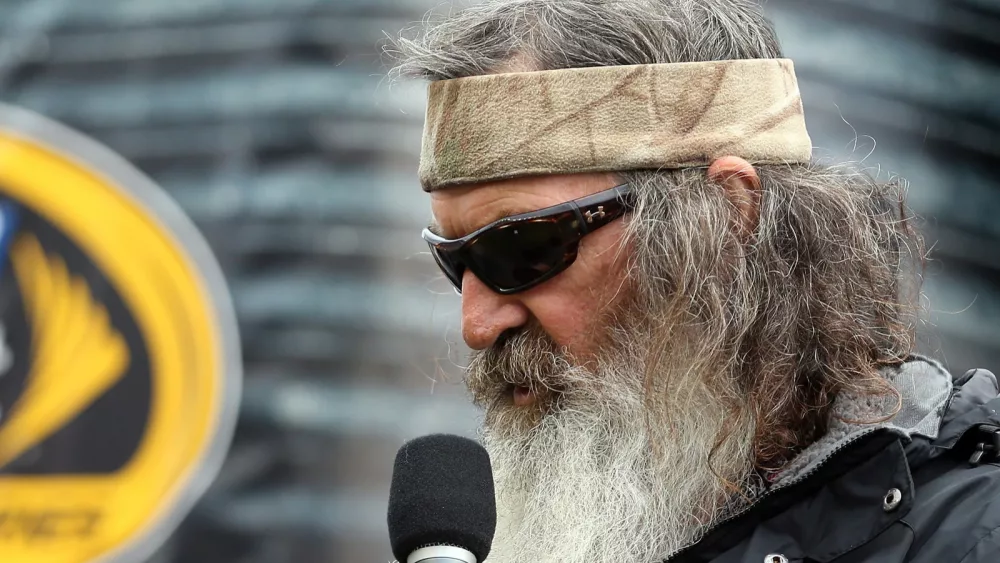 attachment-phil-robertson-broken-back