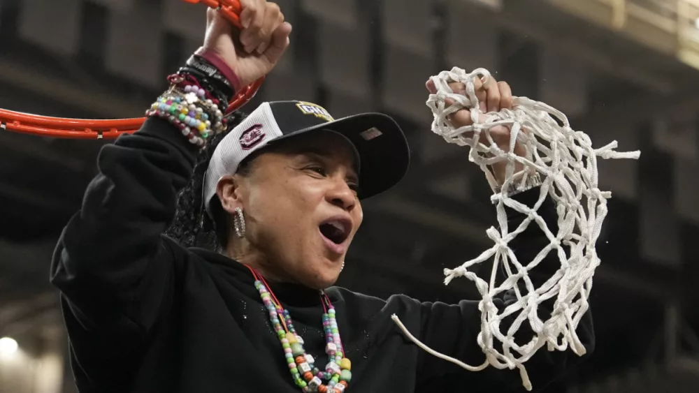 south-carolina-head-coach-dawn-staley-cuts-down-the-net-after-winning-the-sec-wbb-tournament-championship-game-67ce193fb974e549766