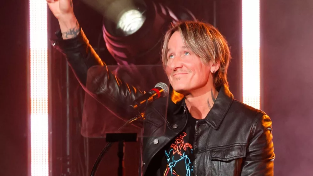 attachment-keithurban-6