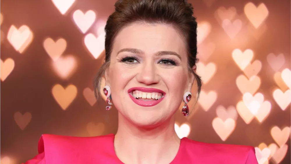 attachment-kellyclarkson1-6