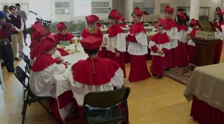 wbbmstudentschicagocatholicschoolmockconclave57-jpg-681bcff847203991646