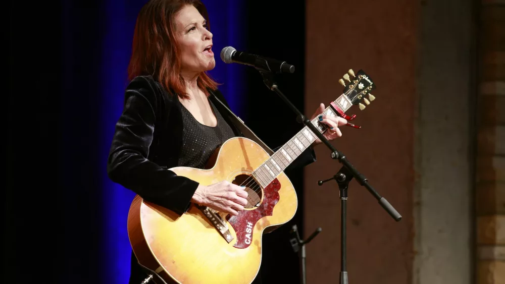 attachment-rosannecash