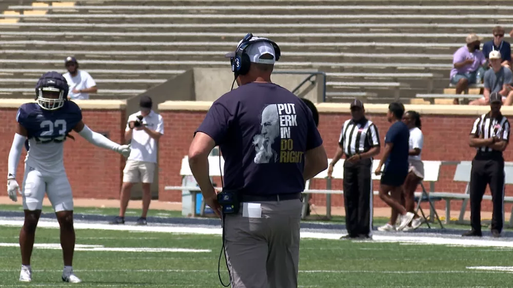 georgia-southern-head-coach-clay-helton-wears-a-shirt-urging-the-cfb-hof-to-put-erk-in-683d1e4238597786959