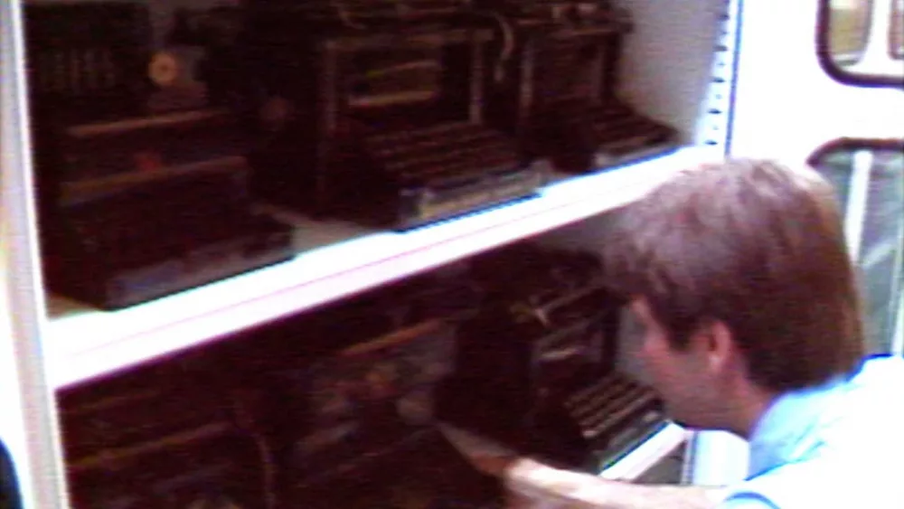museum-typewriter-guythumb-6853222c04664555009