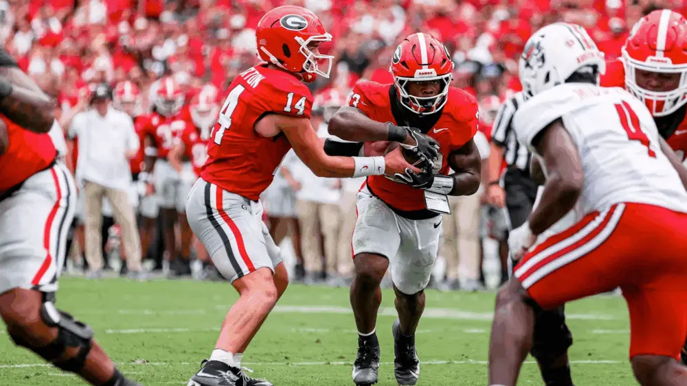 georgia-quarterback-gunner-stockton-hands-off-to-chauncey-bowens-68bd014811c12180958