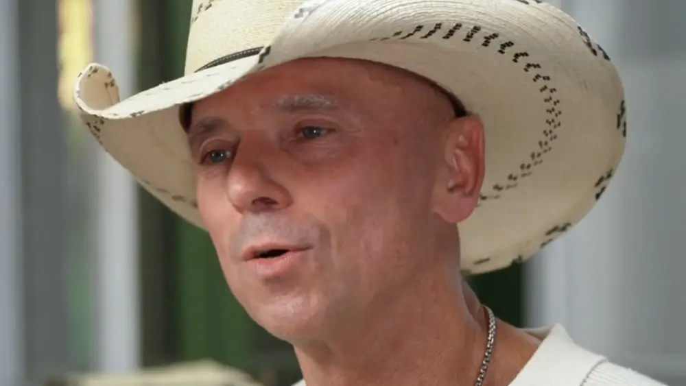 attachment-kennychesney-4