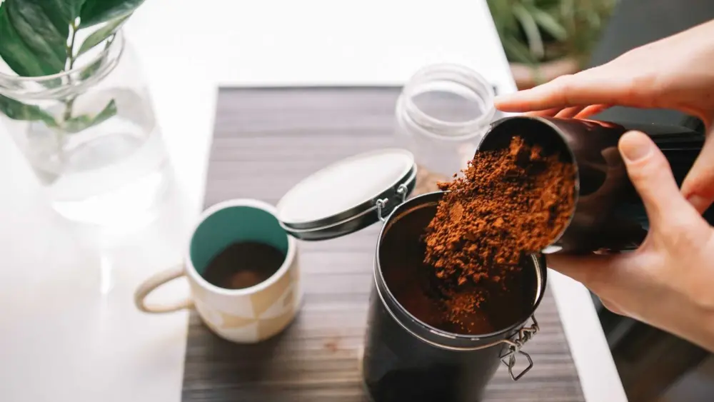 coffee-grounds-garden-1617903437141137