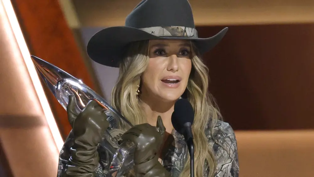 attachment-lainey-wilson-cma-awards-eoy