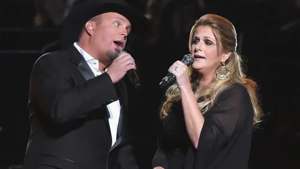 garth-brooks-trisha-yearwood-fan-gifts-2