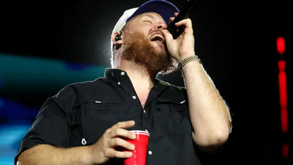 attachment-country-music-tours-luke-combs