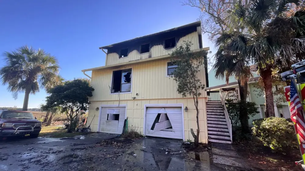 house-fire-6949710b2e086715095