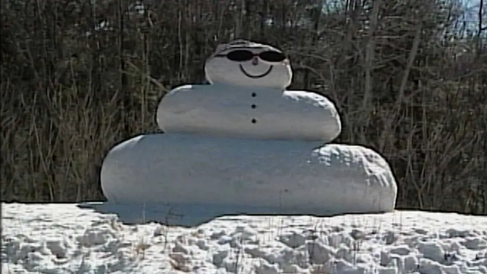 chunky-snowman-00-00-49-22-still002-69559814aa033140489