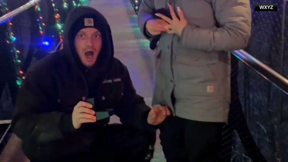 dropped-engagement-ring0-695e87406a0b1665425