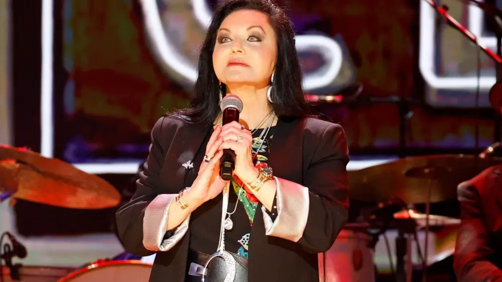 attachment-crystal-gayle-4