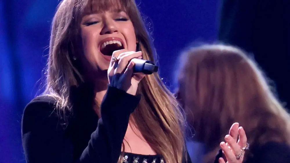 attachment-kellyclarkson-7-2