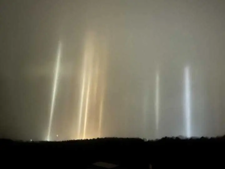 light-pillars-alleghany-sara-brown-697609026f7ab330978