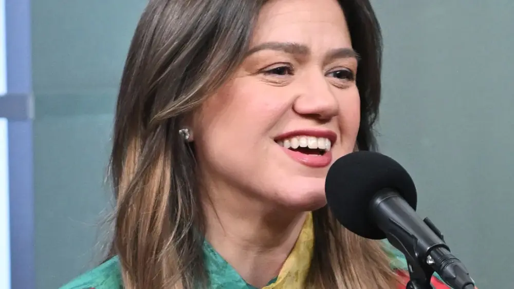 attachment-kellyclarkson-11-2