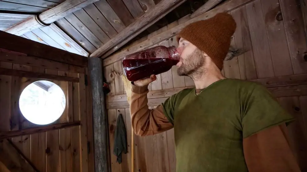 robin-drinking-wild-juice-69b084f4deced399289