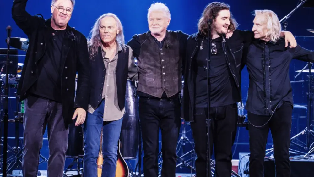 attachment-eagles-sphere-band