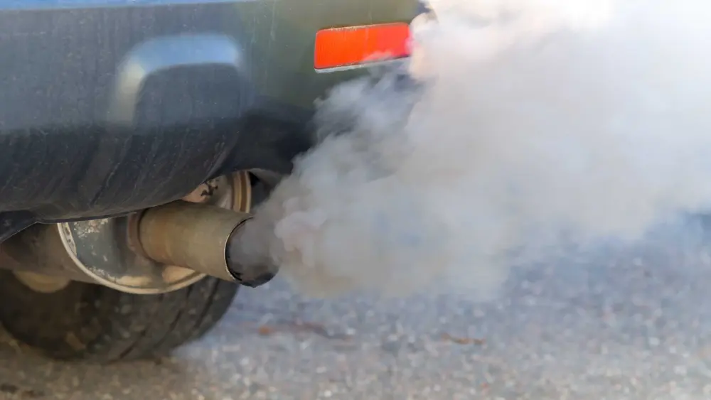 car-tailpipe-pollution-gettyimages-1192576079-69bc2a7b838e3121392