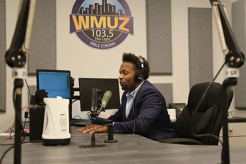 lorenzo-sewell-in-studio